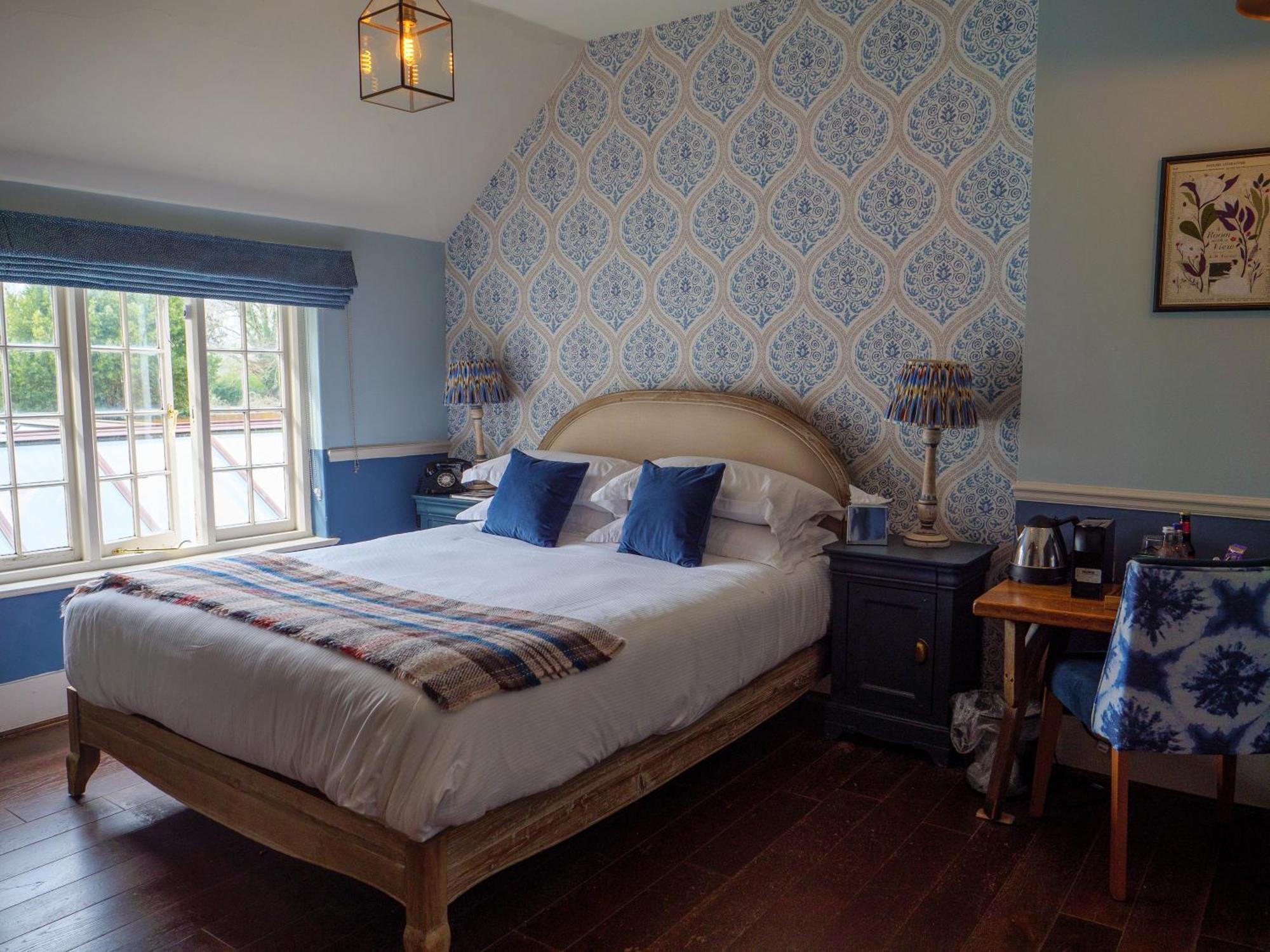 Hinds Head Hotel ออลเดอร์มาสตัน ภายนอก รูปภาพ