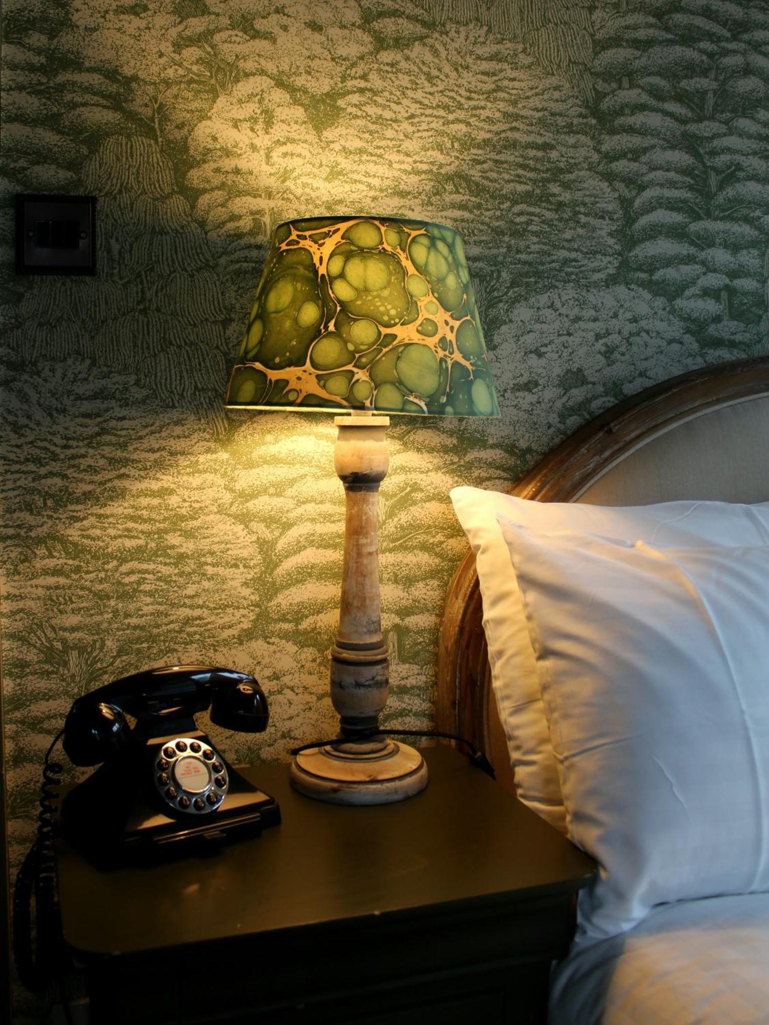 Hinds Head Hotel ออลเดอร์มาสตัน ภายนอก รูปภาพ
