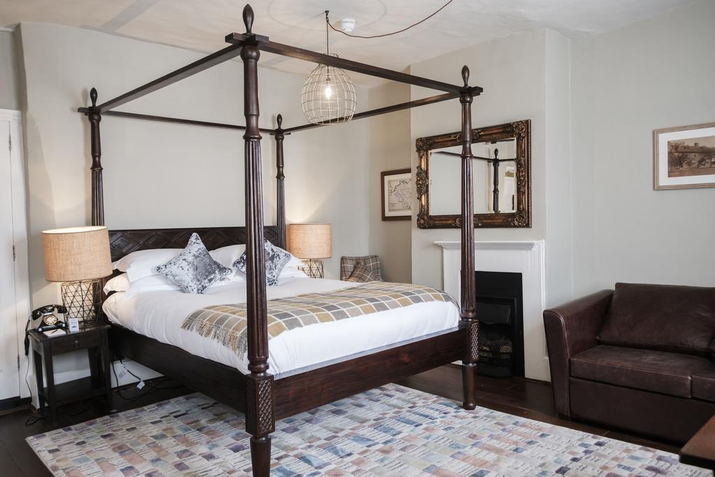 Hinds Head Hotel ออลเดอร์มาสตัน ภายนอก รูปภาพ
