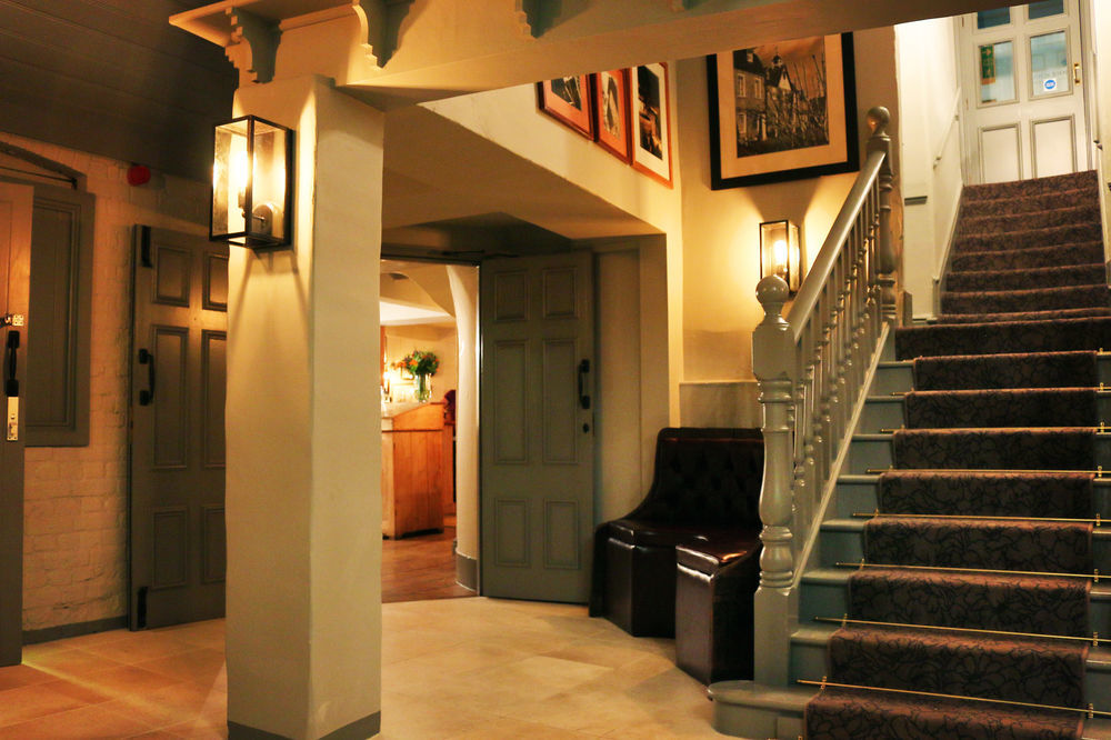 Hinds Head Hotel ออลเดอร์มาสตัน ภายนอก รูปภาพ