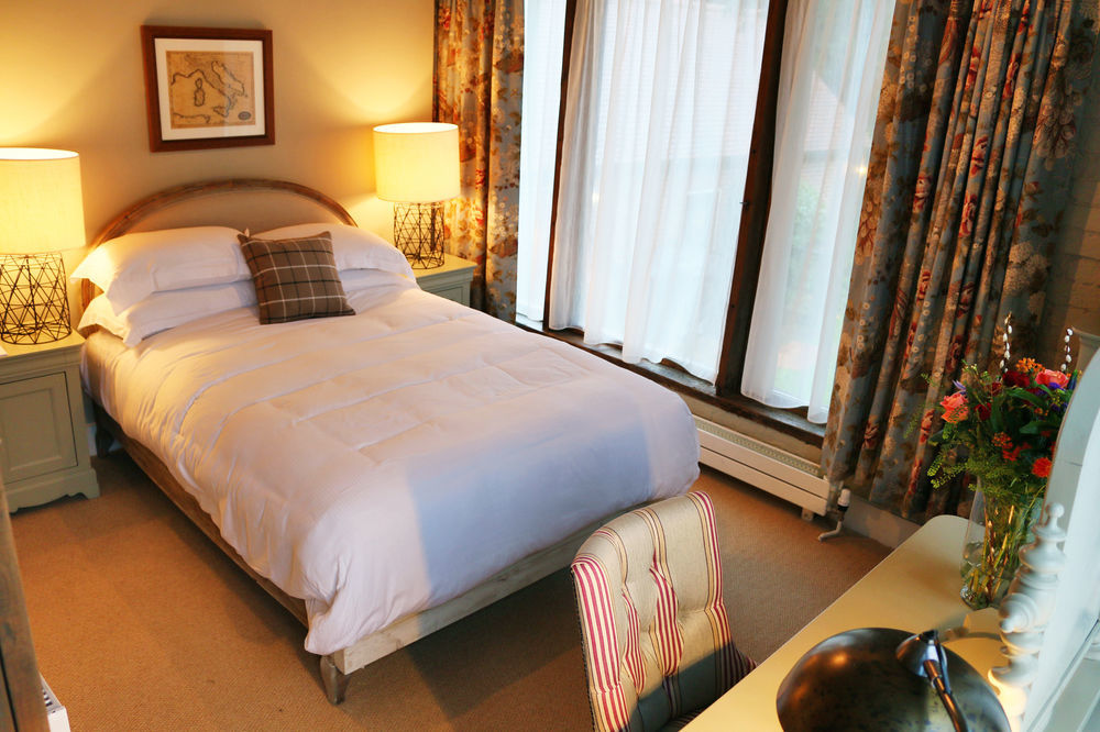 Hinds Head Hotel ออลเดอร์มาสตัน ภายนอก รูปภาพ