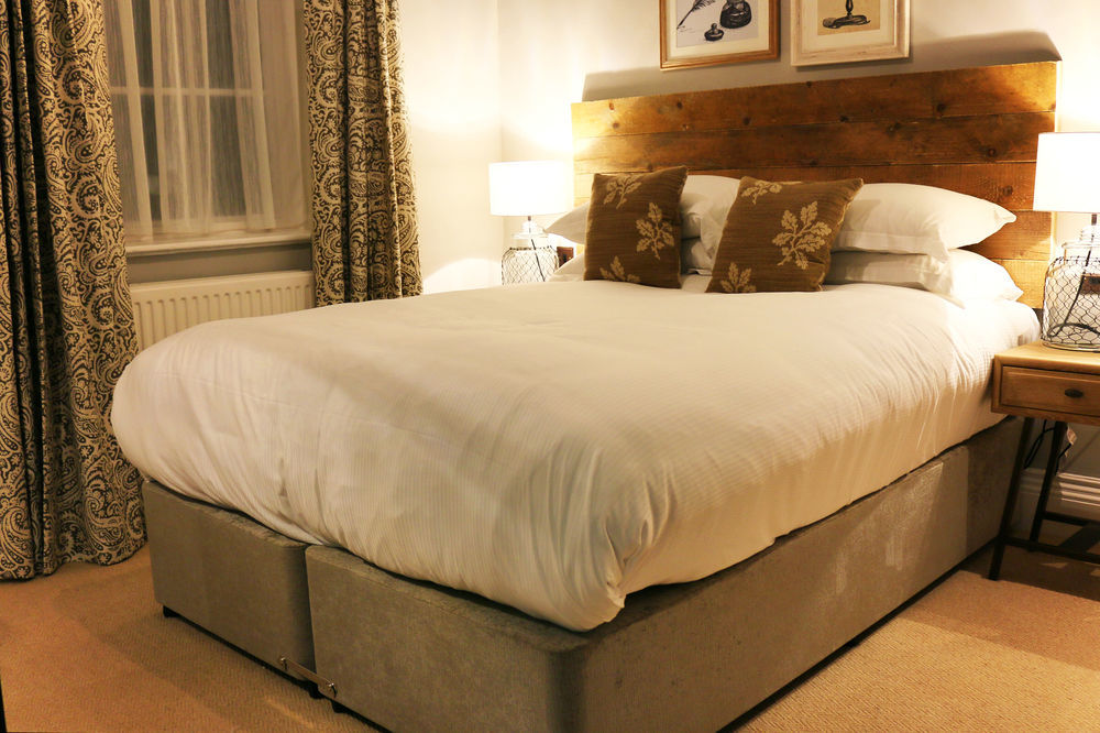 Hinds Head Hotel ออลเดอร์มาสตัน ภายนอก รูปภาพ