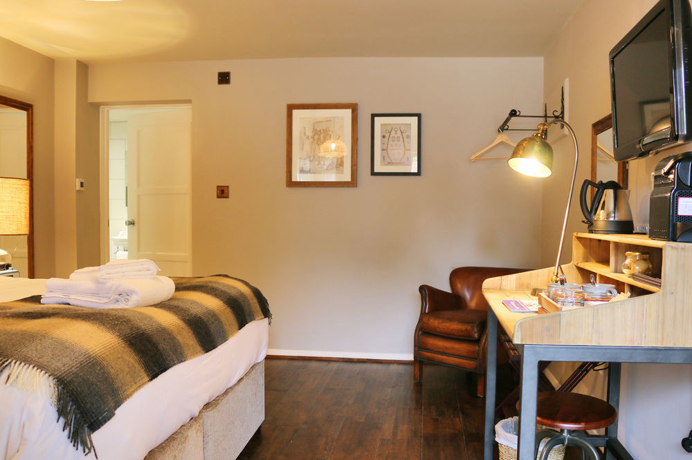 Hinds Head Hotel ออลเดอร์มาสตัน ภายนอก รูปภาพ