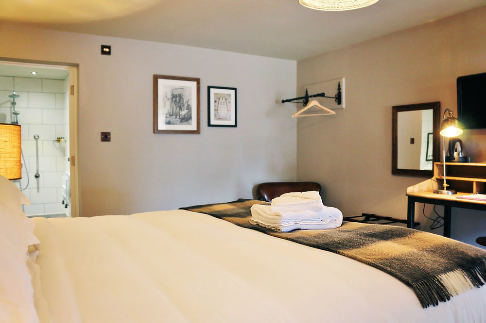 Hinds Head Hotel ออลเดอร์มาสตัน ภายนอก รูปภาพ